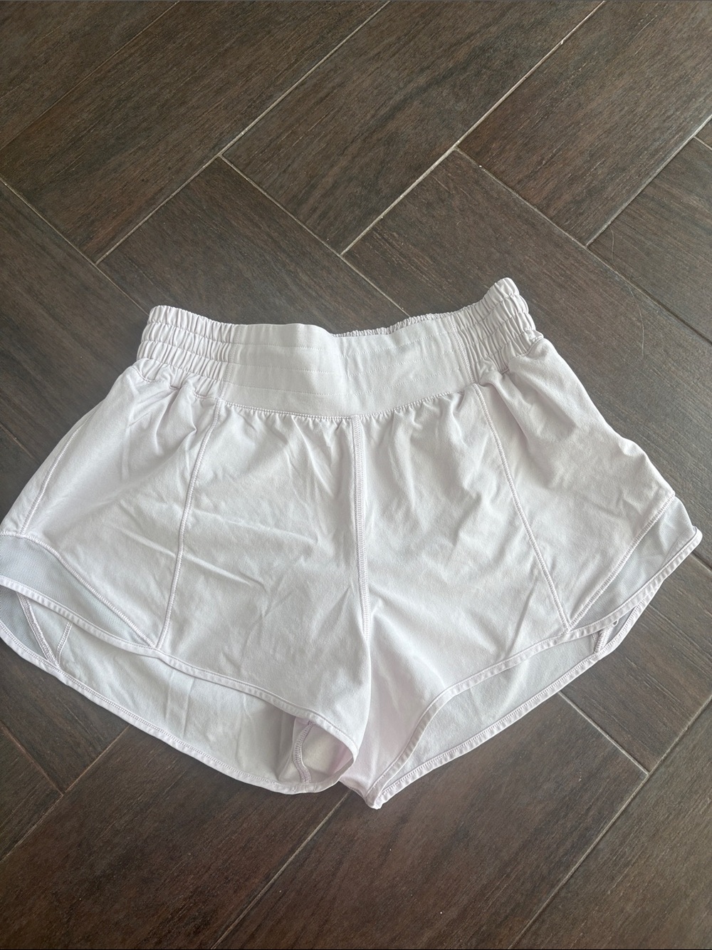Lululemon Hotty Hot, high rise 2.5” Women’s Elastic Waist baby pink Shorts